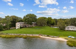 70 MIDDLE POND RD, Southampton, NY 11968