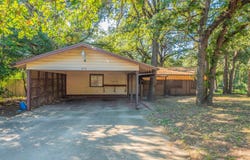 574 Oaklawn Dr, Rockdale, TX 76567