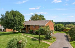806 Longvue Drive, Chartiers, PA 15342