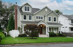 5 Lakeside Avenue, Rumson, NJ 07760