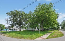 106 3rd Avenue E, Coggon, IA 52218