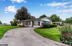 2100 LINCOLN Way, CHAMBERSBURG, PA 17202