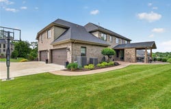 1809 Winchester Dr, Upper St Clair, PA 15241