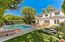 4135 Nagle Ave, Los Angeles, CA 91423