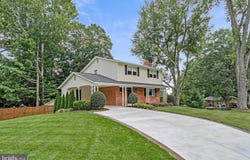 5000 GAINSBOROUGH DR, FAIRFAX, VA 22032