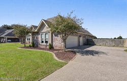 3008 Oakleigh Circle, Ocean Springs, MS 39564