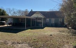 11 E First St, LUVERNE, AL 36049