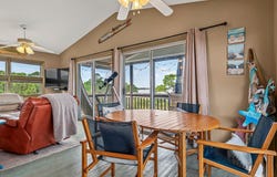 669 Bay Dr, Carrabelle, FL 32322