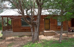 200 Arrowhead Dr, Smithville, TX 78957