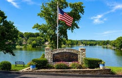 24 Glenwood Drive, Fenton, MO 63026