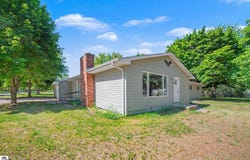 8220 E Upham Drive, Mt Pleasant, MI 48858