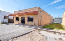 114 S TEEL DR, Devine, TX 78016-2937
