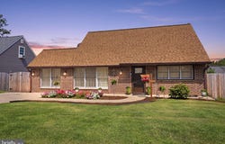16 PARKSIDE Circle, LEVITTOWN, PA 19056