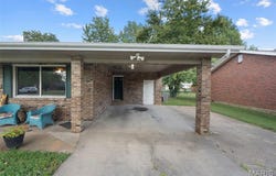 922 Davis Boulevard, Sikeston, MO 63801