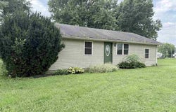 102 E Davidson Street, Staunton, IN 47881