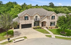 201 Fountainview Drive, Euless, TX 76039