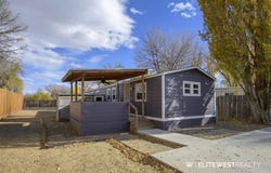 23 3rd Ave W, Deaver, WY 82421