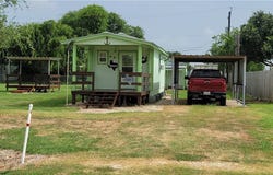 1007 W Dallas Avenue, Seadrift, TX 77983