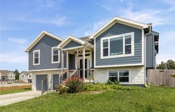 1904 Hawk View, Harrisonville, MO 64701