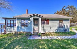 35 Hanson Road, Barrington, RI 02806