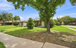 2005 Yorkstown Drive, Ennis, TX 75119