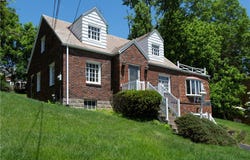 136 Colson Dr, Pleasant Hills, PA 15236