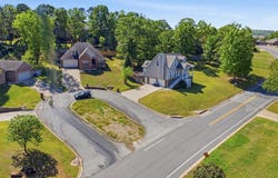 98 Emerald Dr, Maumelle, AR 72113