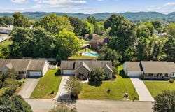 3724 Stonebridge Drive, Powell, TN 37849