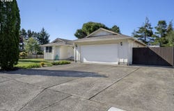 2019 40TH St, Florence, OR 97439