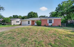301 E Fuller Drive, Euless, TX 76039