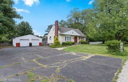 752 Park Avenue, Belford, NJ 07718