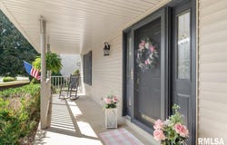 15 SPRING Street, Riverton, IL 62561
