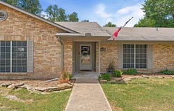 1101 E 19th St, Cameron, TX 76520