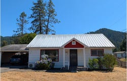 47564 SCHOOL St, Oakridge, OR 97463