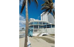 5445 Collins Ave, Miami Beach, FL 33140