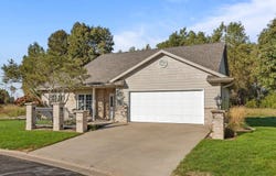 3889 N CROSSCREEK Circle, APPLETON, WI 54913