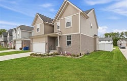 47375 Bayside Circle E, Chesterfield Twp, MI 48047