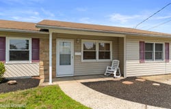 5 Forest Park Terrace, Monroe, NJ 08831