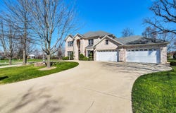 500 E Sherwood Drive, Addison, IL 60101