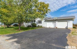 101 E JAMES Street, Yates City, IL 61572
