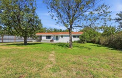 709 E Whitney Street, Hamilton, TX 76531