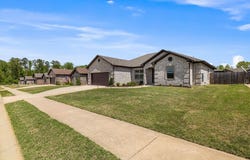 33 Cimarron Cir, Cabot, AR 72023