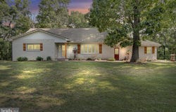 11 WAGNER DRIVE, MECHANICSBURG, PA 17050