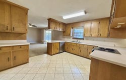 613 W Spring Ave, Geneva, AL 36340