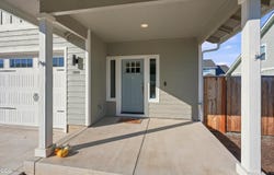 213 Samuel Lane Loop Road, Phoenix, OR 97535