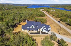 1552 Lakeridge Boulevard, Sunset, TX 76270