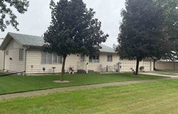 419 3rd St, Maurice, IA 51036