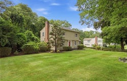 32 Bishop Drive, Cumberland, RI 02864