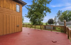 634 E Oak Grove St, Juneau, WI 53039