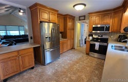 10527 Wildwood Dr, Versailles, MO 65084